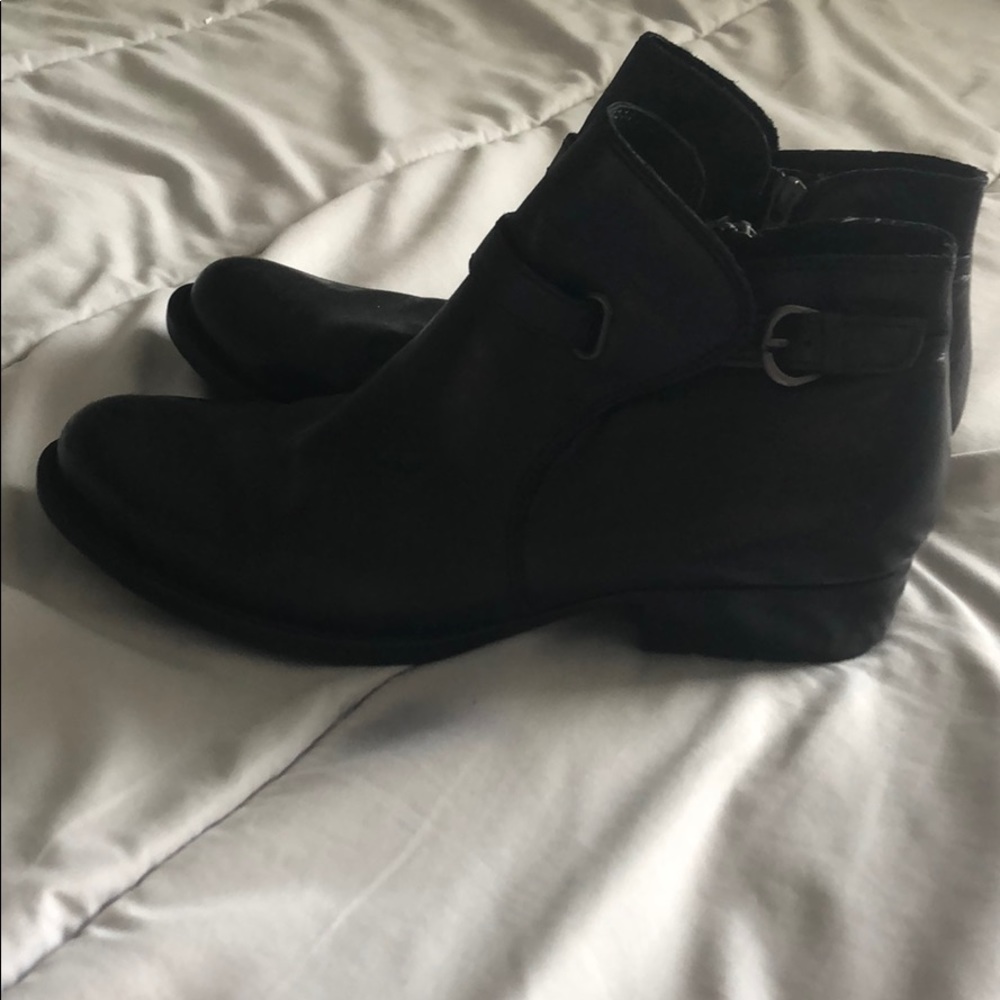 Born black booties